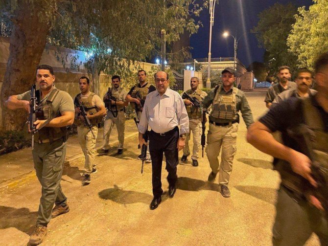Irak’ta Eski Başbakan El-maliki’nin Silahlı Fotoğrafları Gündem Oldu