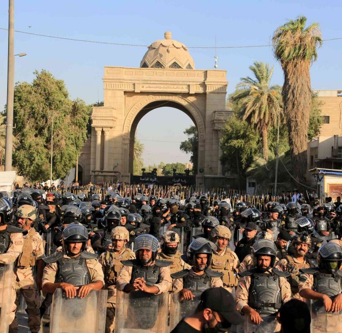 Irak Başbakanı El-kazımi, Protestoculardan Derhal Parlamentoyu Terk Etmelerini İstedi