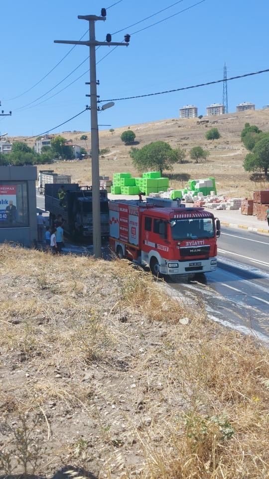 Kamyon Alev Alev Yandı