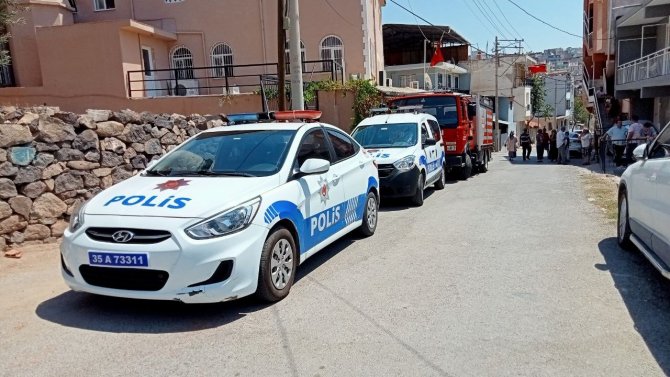 İ̇zmir’de Hareketli Dakikalar: Bir Kişi Karısını Bıçakla Rehin Aldı