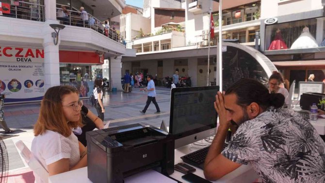İ̇zmitli Gençler Ücretsiz Danışmanlık Hizmeti Alıyor