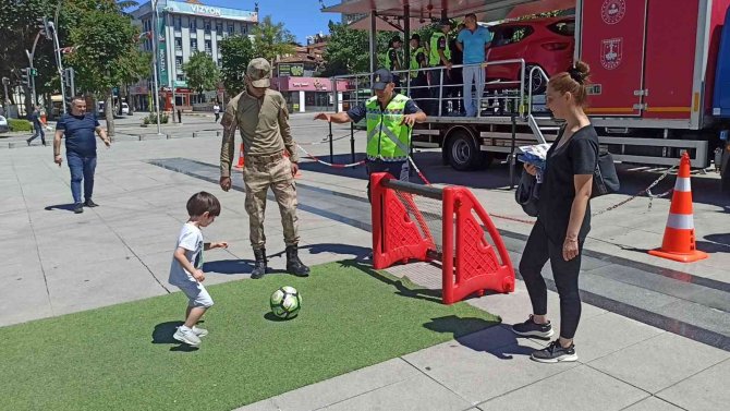 Emniyet Kemerinin Önemini Tepe Taklak Olarak Anladılar