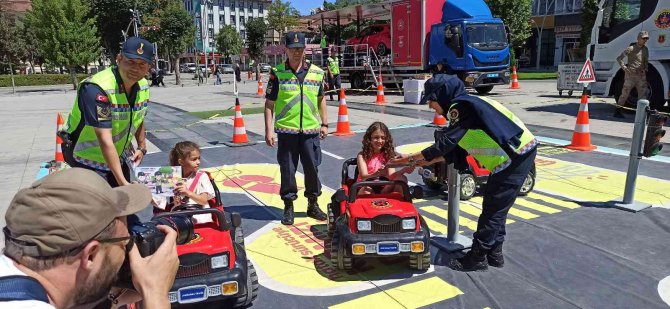 Emniyet Kemerinin Önemini Tepe Taklak Olarak Anladılar