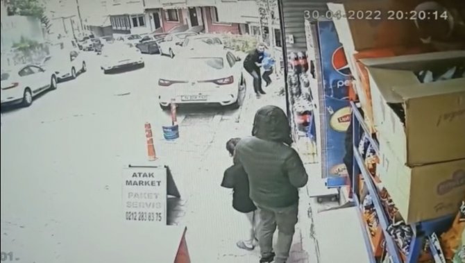 İ̇stanbul’da Baba Ve Çocuğuna Dehşeti Yaşatan Silahlı Maganda Kamerada