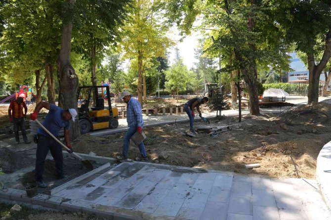 Karaman’da Yeşil Alan Ve Park Çalışmaları Devam Ediyor