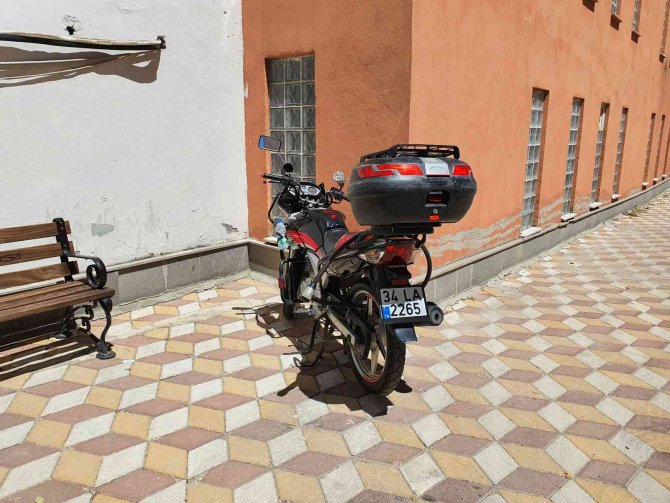 Motosikletin Çarptığı 12 Yaşındaki Çocuk Hastaneye Kaldırıldı