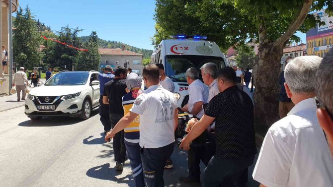 Motosikletin Çarptığı 12 Yaşındaki Çocuk Hastaneye Kaldırıldı