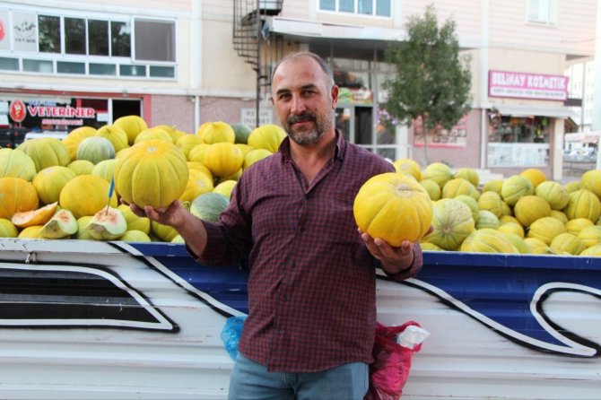 Çorum’un Meşhur ’10 Dilim Kavunu’ Tezgahlarda Yerini Aldı