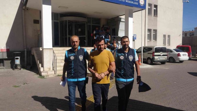 Araç Kiralayanlara Boş Senet İmzalattılar, ’Arıza Var’ Deyip 17 Kişiyi Mağdur Ettiler