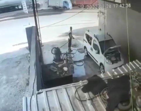 Mardin’de Zincirleme Kazada Yoldan Geçen Kadın Saniyelerle Kurtuldu