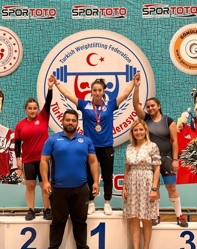 Halterciler, Türkiye Şampiyonasından Madalyalarla Döndü
