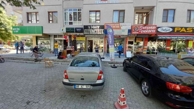 Döviz Bozdurma Bahanesiyle Kuyumcudan 100 Bin Lira Çaldılar