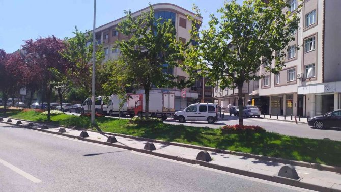 Küçükçekmece’de Yolun Karşısına Geçmeye Çalışan Kadına Araç Çarptı