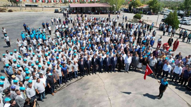 Büyükşehir Çalışanlarından Maaş Zammına Davullu Zurnalı Kutlama