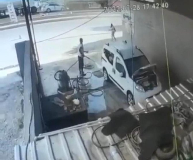 Mardin’de Zincirleme Kazada Yoldan Geçen Kadın Saniyelerle Kurtuldu