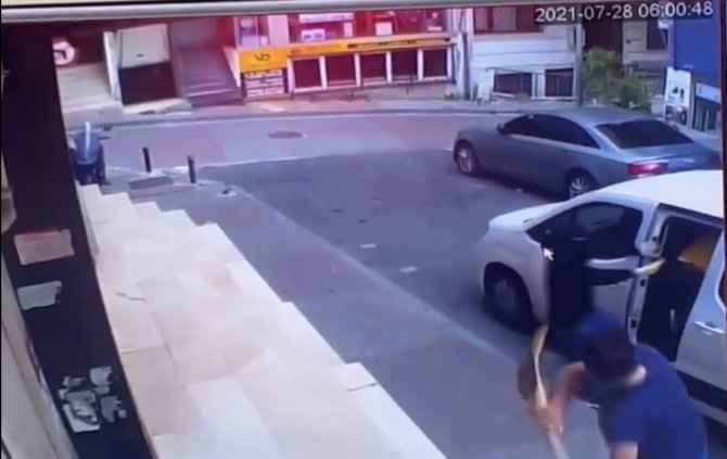 Mecidiyeköy’de Akıl Almaz Anlar: Süpürgeyle Hırsızları Kovalayıp Kaçırdı