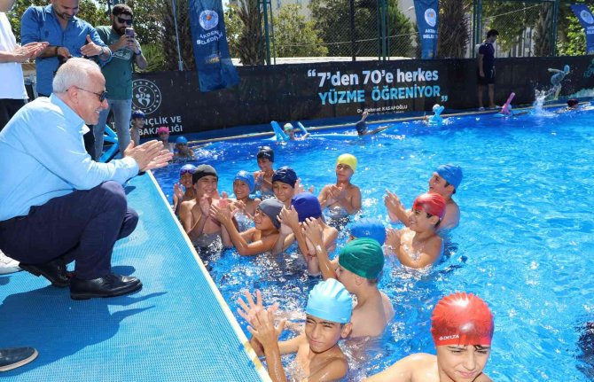 Akdeniz’de Yüzme Havuzu Çocukların Ayağına Geliyor