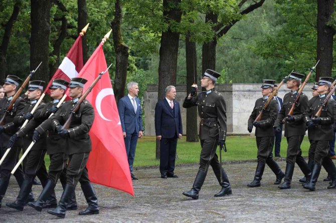 Milli Savunma Bakanı Hulusi Akar, Letonya’da
