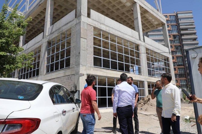 Pursaklar Mimar Sinan Pazar Alanı Ve Ticaret Merkezi İnşaatı Hızla Yükseliyor