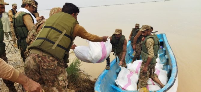 Pakistan’daki Selde 111 Kişi Öldü