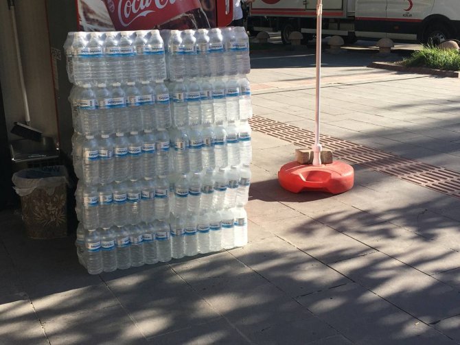 Uzman Doktor Uyardı ’Pet Şişede Bekleyen Su Tehlike Saçıyor’