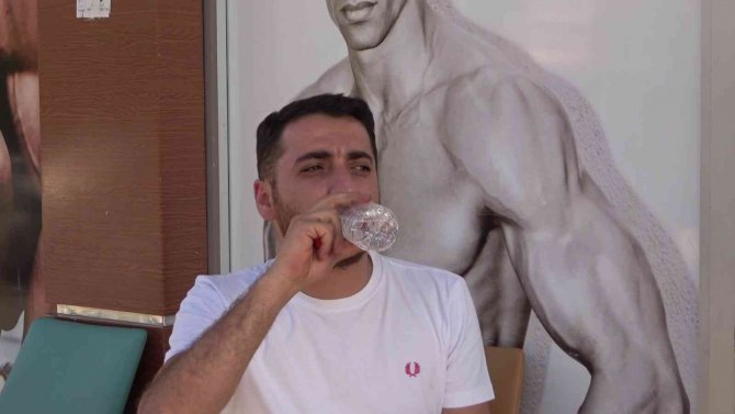 Uzman Doktor Uyardı ’Pet Şişede Bekleyen Su Tehlike Saçıyor’