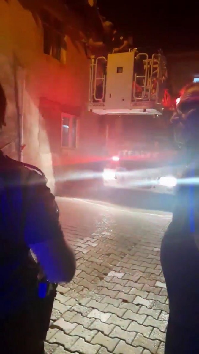 Bir Süredir Haber Alınamıyordu, Evinde Ölü Bulundu