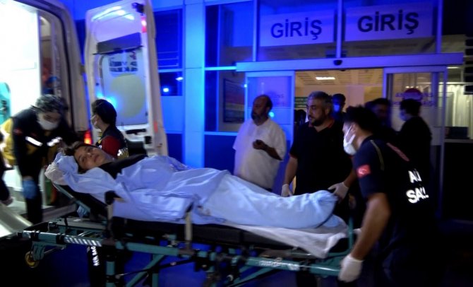 Sokak Ortasında Kadını 5 Yerinden Bıçakladı