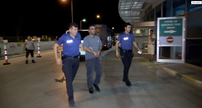 Sokak Ortasında Kadını 5 Yerinden Bıçakladı