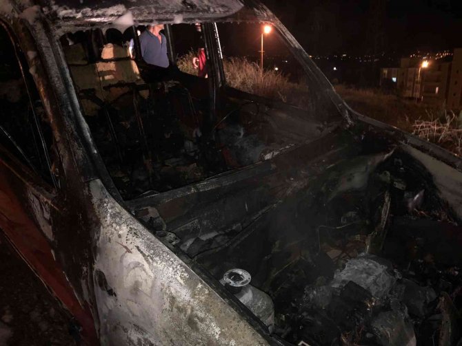 Sinop’ta Hafif Ticari Araç Alev Alev Yandı