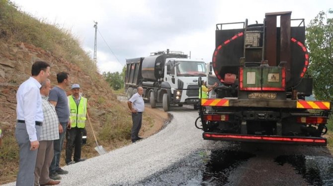 Sinop’ta Köy Yollarına Mıcır Asfalt
