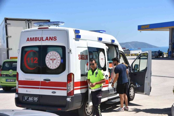 Hafif Ticari Araç Tıra Çarptı: 1 Yaralı