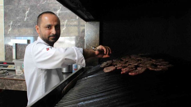 Gurbetçiler, Sivas Köftesine Hasret