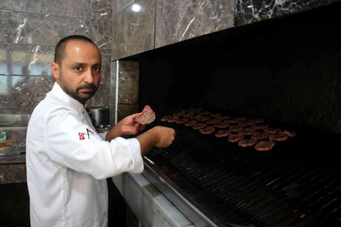 Gurbetçiler, Sivas Köftesine Hasret