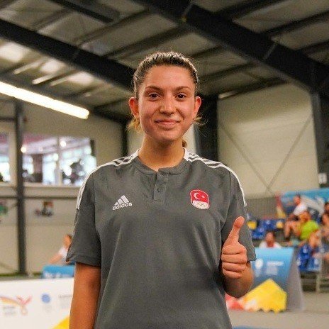 Manisalı Badmintoncu Ravza Bodur’dan Slovakya’da Gümüş Madalya