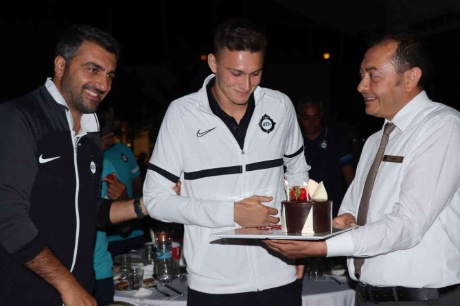 Altay, Kamp Yorgunluğunu Barbekü Partisi İle Attı