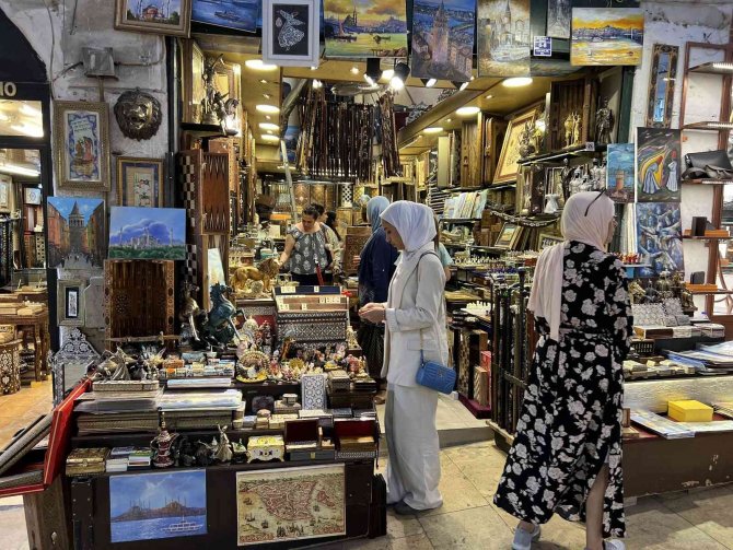 Suudi Turistlerin Gelmesi İle Birlikte Kapalıçarşı’da Ziyaret Sayıları Arttı