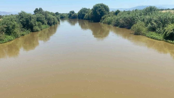 Geçen Yıl Kuraklık Nedeniyle Su Sıkıntısı Çeken Çiftçilerin Bu Sene Yüzü Gülüyor