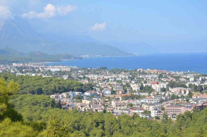 Kemer, Turizmde Hareketli Günler Yaşıyor