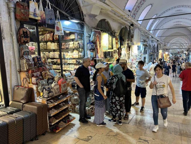 Suudi Turistlerin Gelmesi İle Birlikte Kapalıçarşı’da Ziyaret Sayıları Arttı