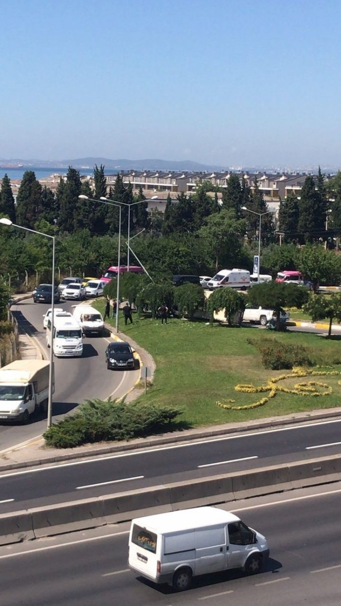 Yalova’da Virajı Alamayan Kamyonet Devrildi