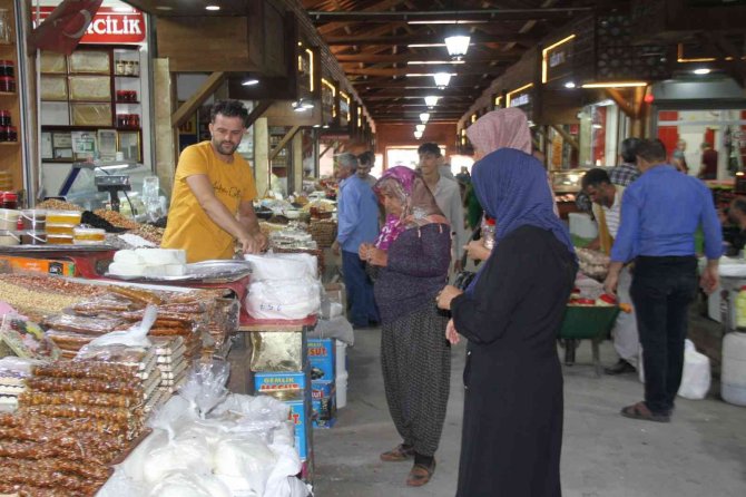 Gurbetçiler, Kapalı Çarşı Esnafına Merhem Oldu