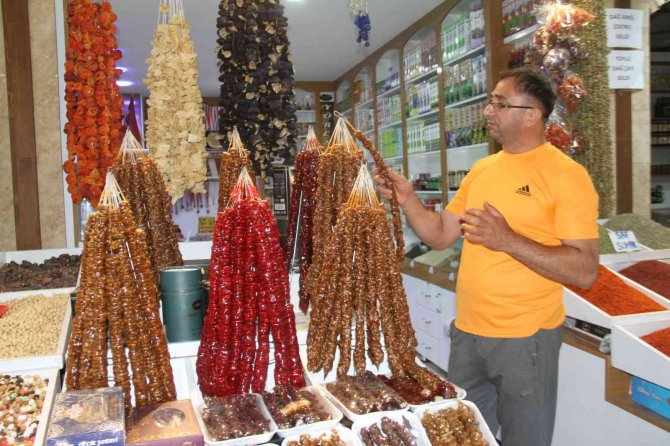 Gurbetçiler, Kapalı Çarşı Esnafına Merhem Oldu