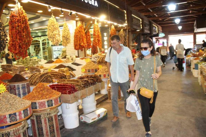 Gurbetçiler, Kapalı Çarşı Esnafına Merhem Oldu