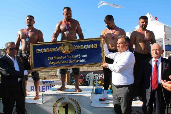 57. Süleyman Şahin Yağlı Pehlivan Güreşleri’nin Başpehlivanı Serkan Serttürk Oldu