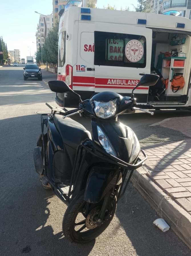 Otomobil İle Motosiklet Çarpıştı: 1 Yaralı