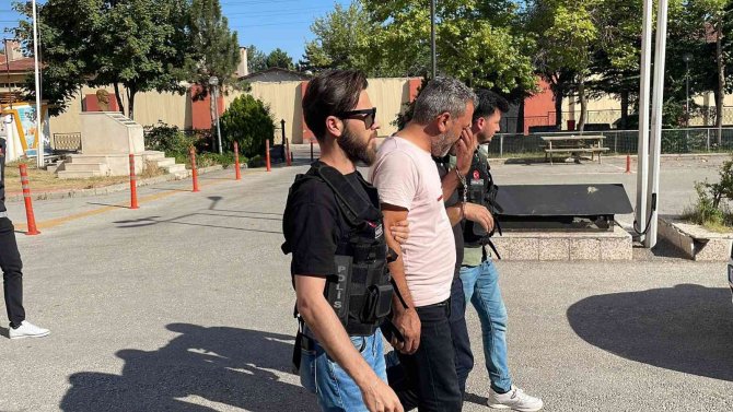Stepne Lastiğinde 13 Kilogram Metamfetamin İle Yakalanan 4 Şüpheli Tutuklandı