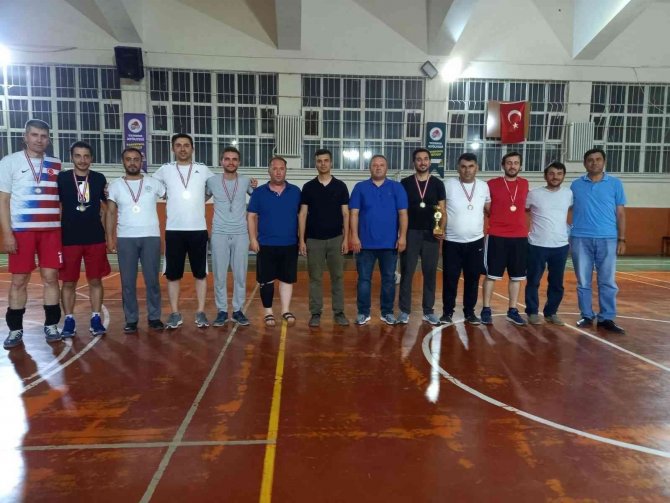 Afyonkarahisar’da Sağlık İçin Voleybol Turnuvası Düzenlendi