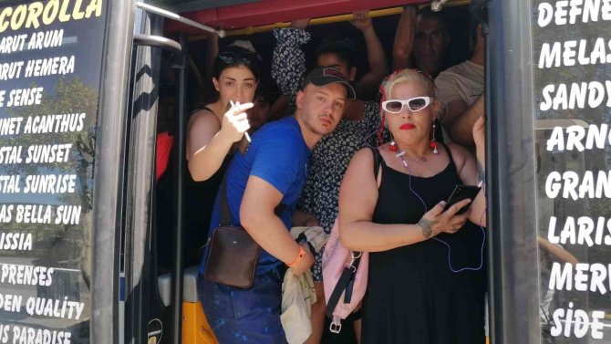 Turist Çocuk, Gereğinden Fazla Yolcu Taşınan Minibüste Baygınlık Geçirdi