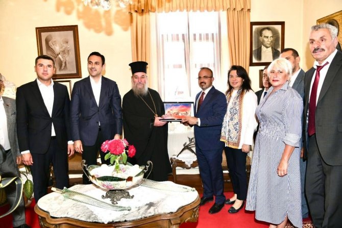 Ak Parti’li Turan: “Rum Vatandaşlarımızın Haklarına Saygı Duyuyoruz, Aynı Saygıyı Yunan Makamlarından Bekliyoruz”